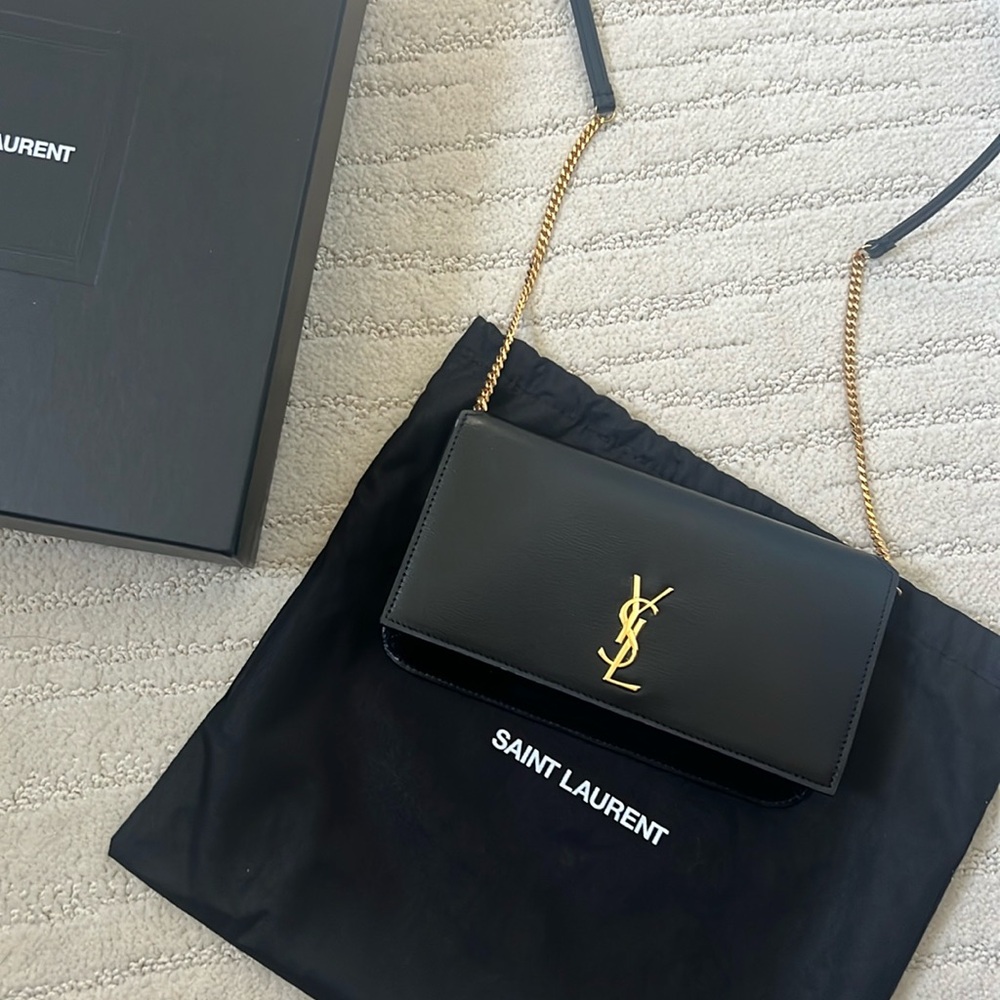 CASSANDRE PHONE HOLDER IN SMOOTH LEATHER